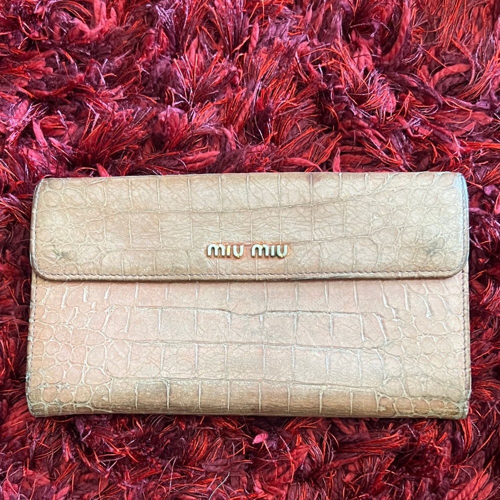 🎉Low Start🎉 Miu Miu Taupe Crocodile-Embossed Clutch